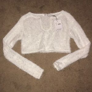 NWT Missguided White Fuzzy Notch Neck Crop Sweater